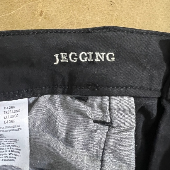 American Eagle Women's Super Stretch X Black Distressed Knee Jegging Jeans - Picture 7 of 9